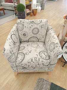 Floor covering: Rosa Clock Chair