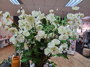 Floor covering: Rambling Rose Spray