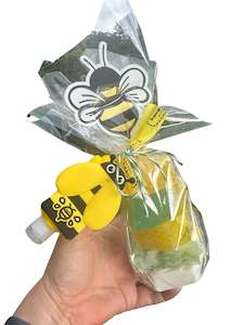 Bumble bee me soapy stack and bee lotion/sanitiser holder FREE 🐝