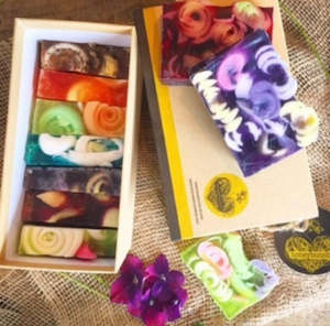 7 BEEautiful Boxed soaps!