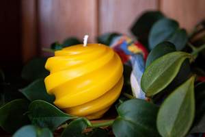 Honey manufacturing - blended: Round Swirly Beeswax Candle – 7 cm high