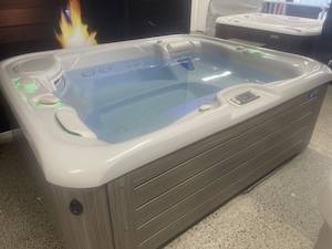 Spa pool and hot tub: Pre-Loved Highlife Triumph ** BE QUICK **