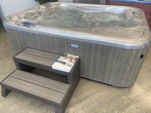 Spa pool and hot tub: Pre-Loved Highlife Jetsetter