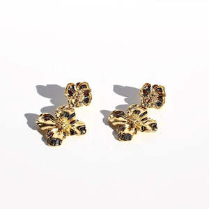 Earrings: Queen Of Foxes Floral Drop Earrings | Gold