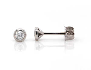 Solitaire Rub-over Studs TDW 0.20ct