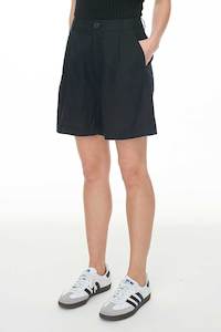 LIN-IN LONGLINE PLEAT SHORT BLACK