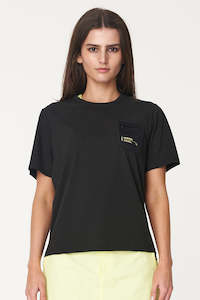 Womens T Shirts: WMNS POCKET TECH TEE BLACK