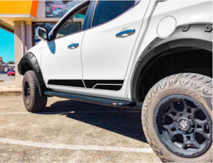 ROCKARMOR STEEL ROCKSLIDER SIDE STEPS TO SUIT MITSUBISHI TRITON ML/MN 2006+ Dual Cab