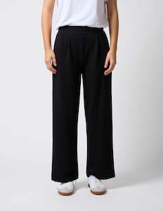 Ria Pant | Black