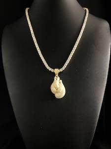 Jewellery: Boxing Glove Pendant Gold