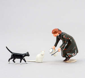 Toy manufacturing: TA21 Girl with Cats