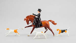 HS3 Huntswoman, top hat