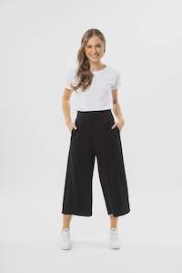 Essential Wide Leg Pant Crop - Black