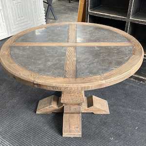 Furniture: Villa Round Dining Table