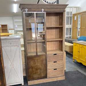 Furniture: Villa Slide Door Cabinet