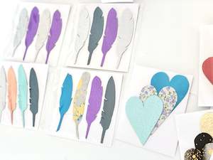 Mini feather magnet set