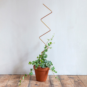 Plant, garden: Botanopia ZigZag Plant Stake – Gold