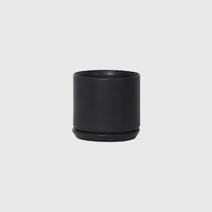 Oslo Planter Jet Black – Medium