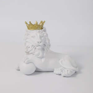 Furniture: Lion With Crown