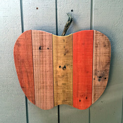 Red apple pallet art