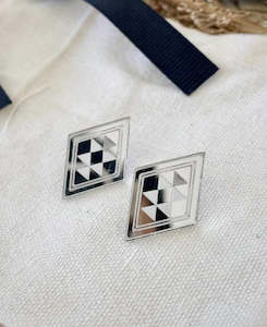 Mako Design: Niho stud Earrings