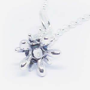 Quirky Collectibles: 'Alice' Stg silver curly pendant medium length (Chain sold separately)