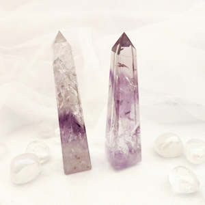 Crystals Fossils: Amethyst Obelisk (assorted. approx. 10.6-10.8x2.3-2.6cm)