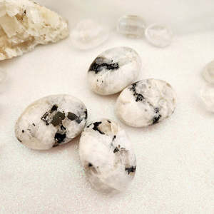 Crystals Fossils: Rainbow Moonstone Palm Stone (assorted. approx. 4.4-4.8x3.3-3.5cm)