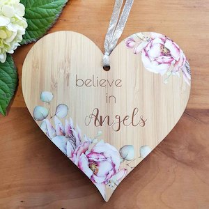 Inspirational Heartfelt Gifts: I Believe in Angels Heart Wall Plaque (approx. 15x15cm)