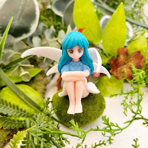 Sitting Blue Haired Fairy (approx. 5.5x8.8cm)