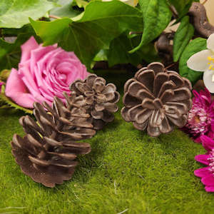 Woodland Grotto: Pinecone (plastic. approx. 5x4cm)