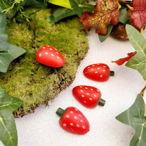 Woodland Grotto: Bag of Small Stick-on Strawberries (4)