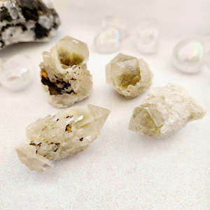 Crystals Fossils: Natural Citrine Cascading Point ( assorted. approx 3.7-4.6x2.4-3.5cm)