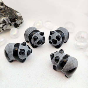 Crystals Fossils: Black Obsidian Panda (assorted. approx. 4.2x2.6-2.8cm)