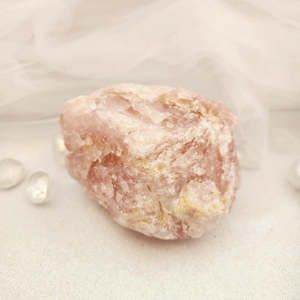 Rose Quartz Rough Rock (assorted. approx. 12.4x10.2x7.6cm)