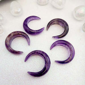 Amethyst Crescent Moon (assorted. approx 3.4x3.2cm)