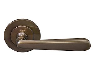 Windsor Villa Lever On 64mm Round Rose