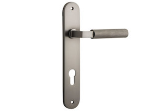 Bankston Brunswick Smooth Bronze Locking Handle On Oval Backplate