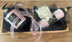 Amoura Gift Set