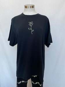 Hand embroidered t-shirt: Size L