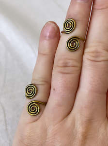 Double spiral ring