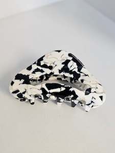 Hair Hats: Black and White Tortoise Claw Clip - Curvy