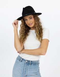 Womenswear: Humidity Billie Hat Black