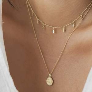 Bags and Accessories: Isla Circle Necklace - Gold