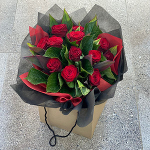 Dozen red roses