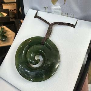 Pounamu: Te Wahi Pounamu Closed Circle Koru