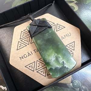 Pounamu: Ngai Tahu Pounamu - Medium Toki