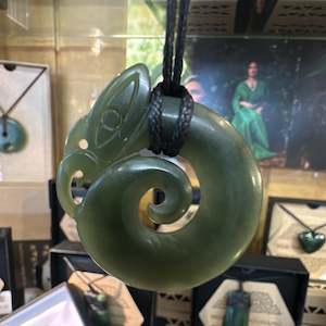 Pounamu: Te Wahi Pounamu Manaia Circle