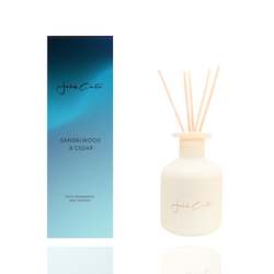 Fashion design: SANDALWOOD & CEDAR TRIPLE SCENTED REED DIFFUSER