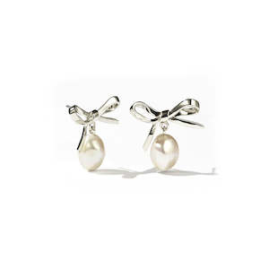 Bow Pearl Studs